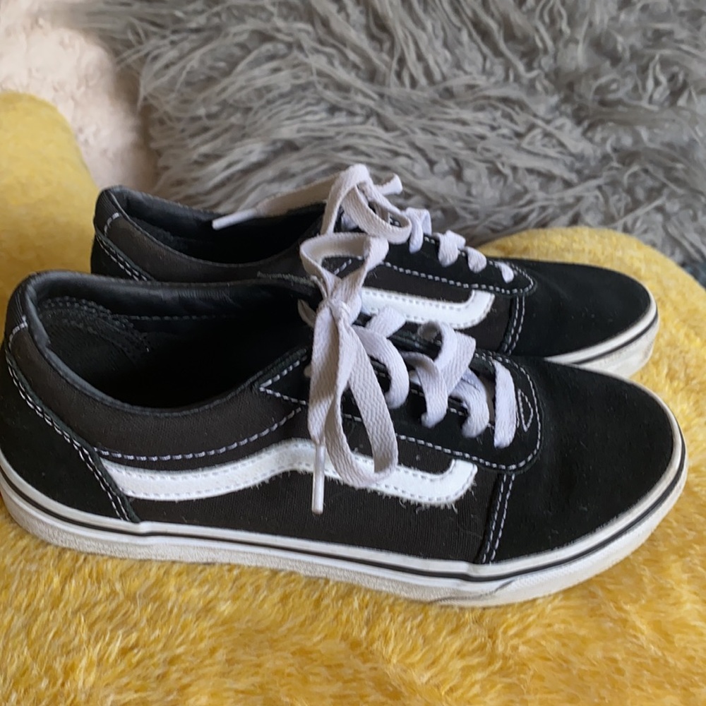 Youth Vans Size 3